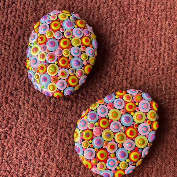 Vibrant Dot Art hand painted smooth river stones - set of 2 - Picture 5 of 8